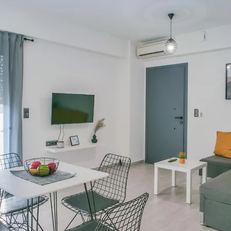 Chrilenia Aparments דירה *