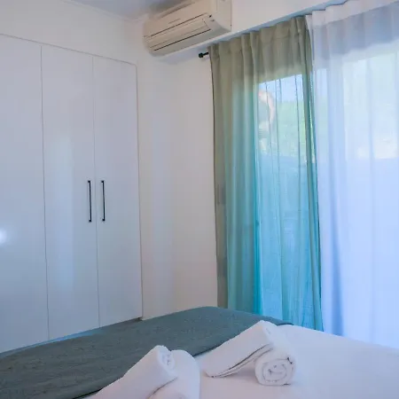 Chrilenia Aparments קלמאטה